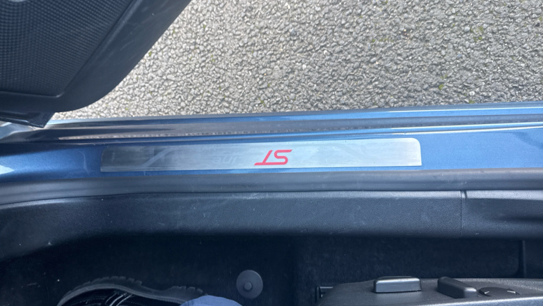 Ford Focus 1.0 EcoBoost ST-Line Vignale 5dr Petrol Hatchback